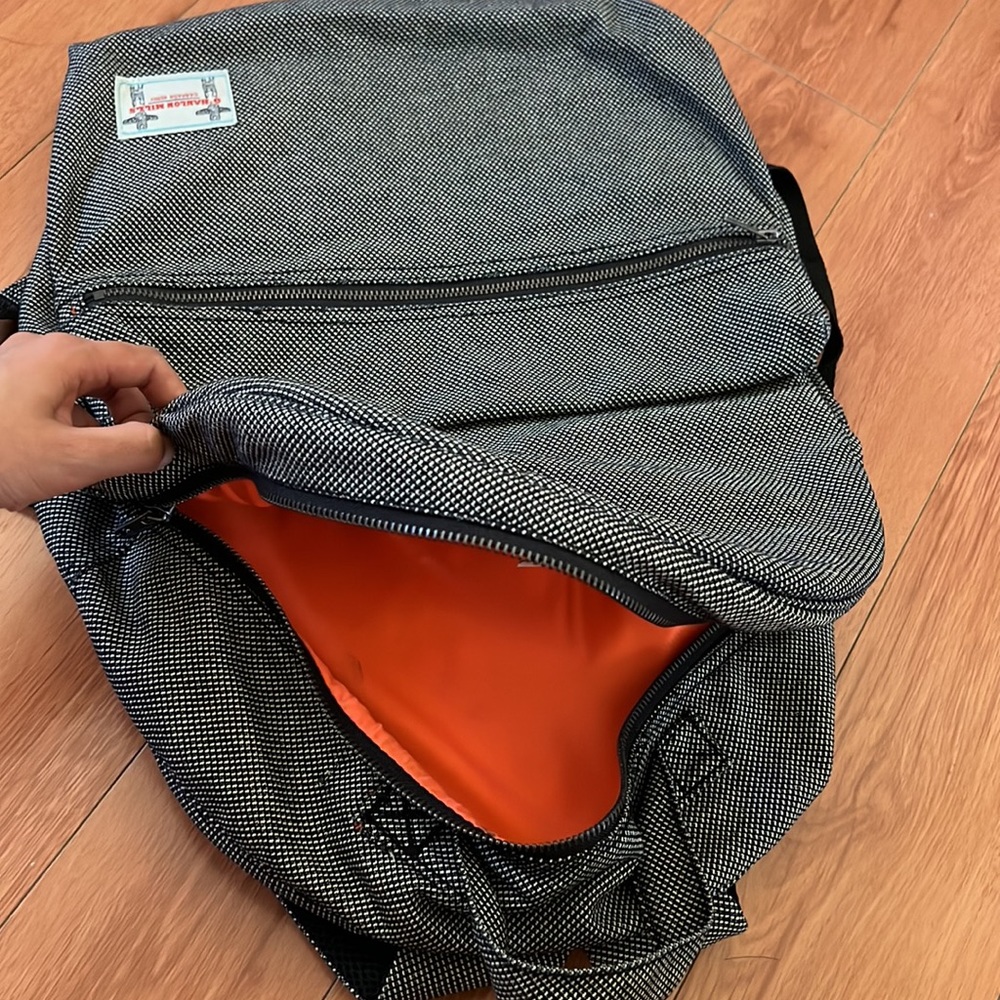 Backpack - Picture 4 of 4